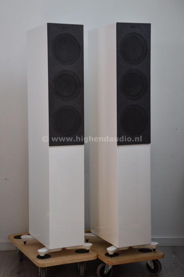 KEF R5