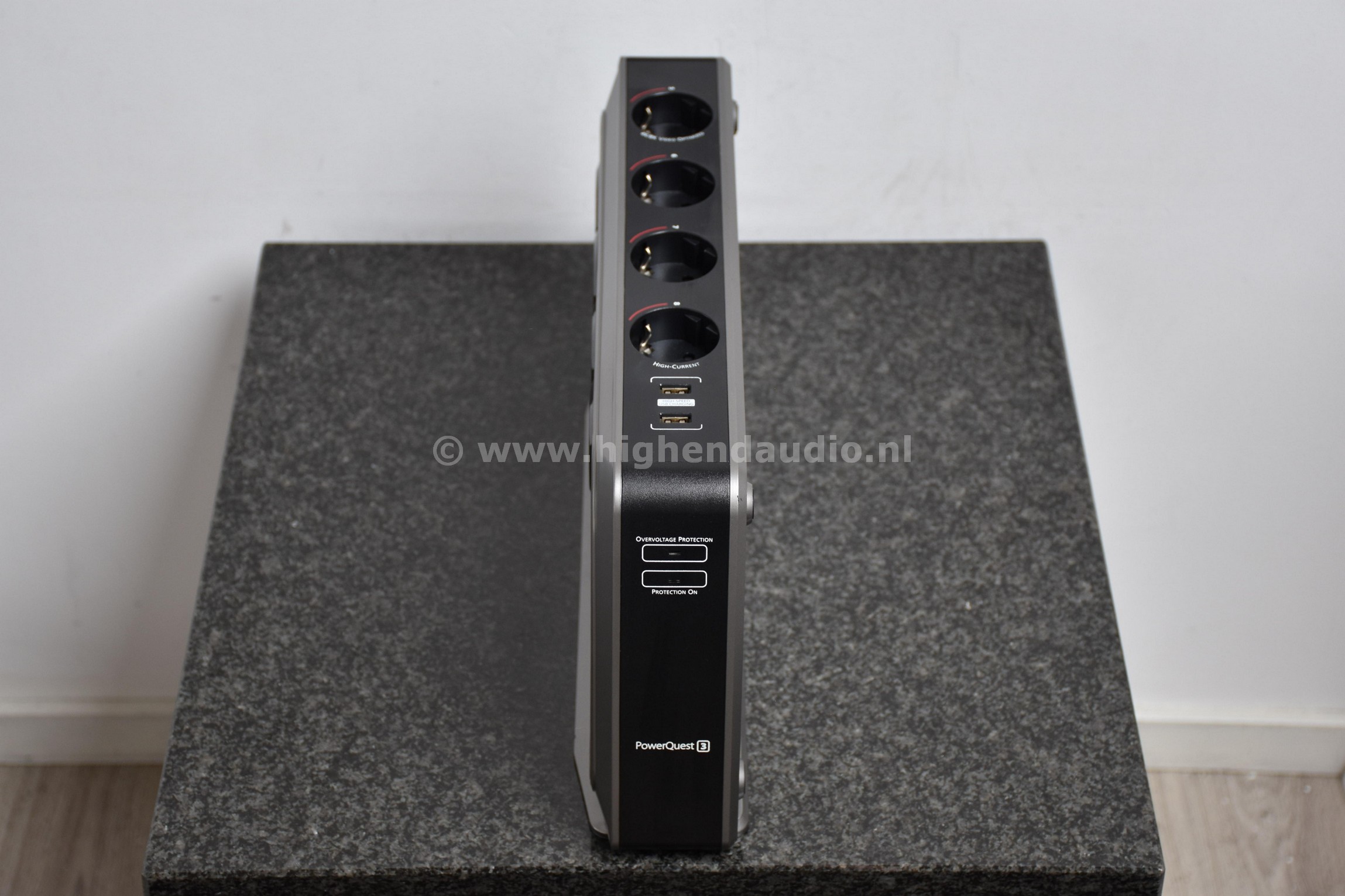 Audioquest-PowerQuest3-19J800848-top_wm