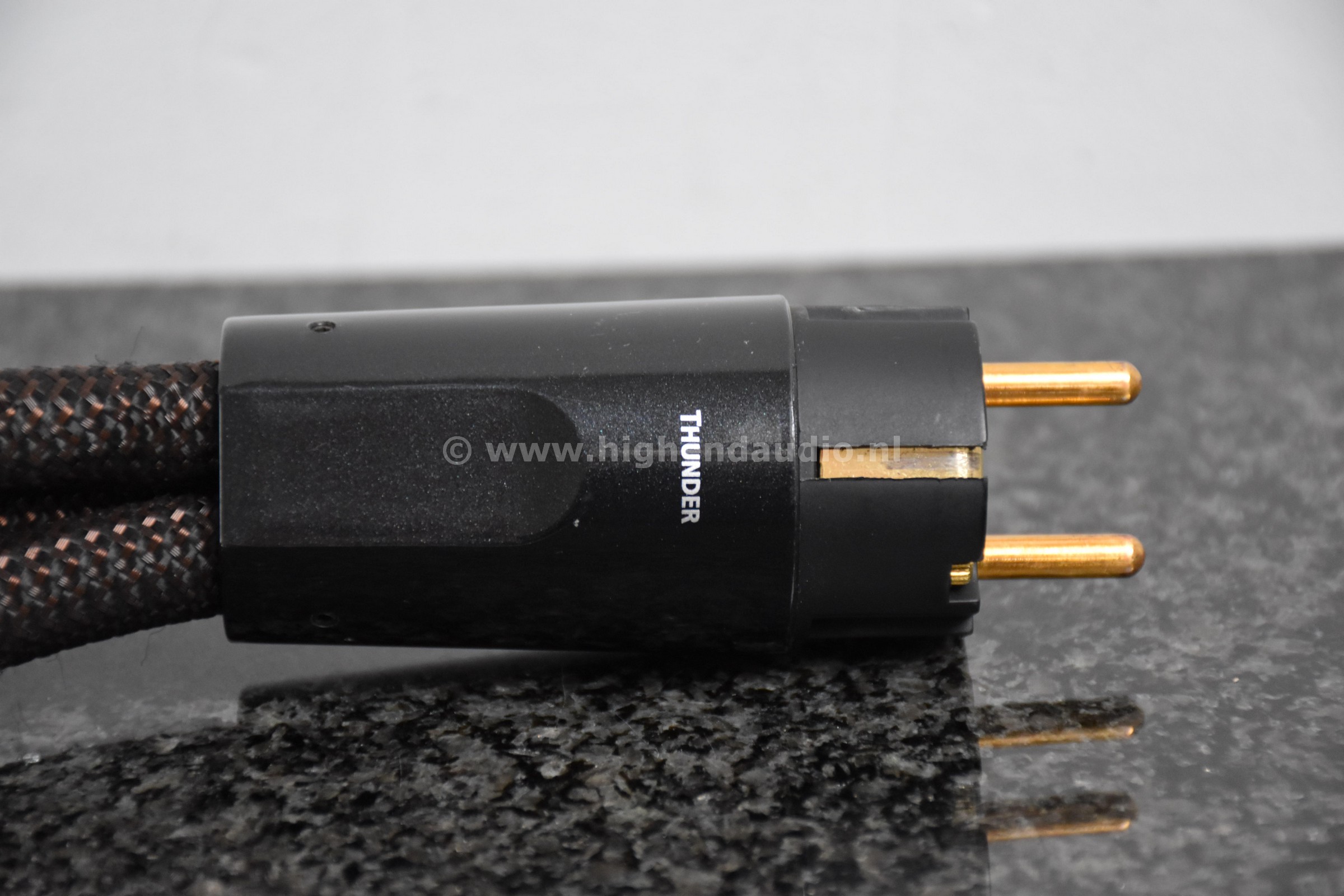 Audioquest-Thunder-1m-detail2_wm