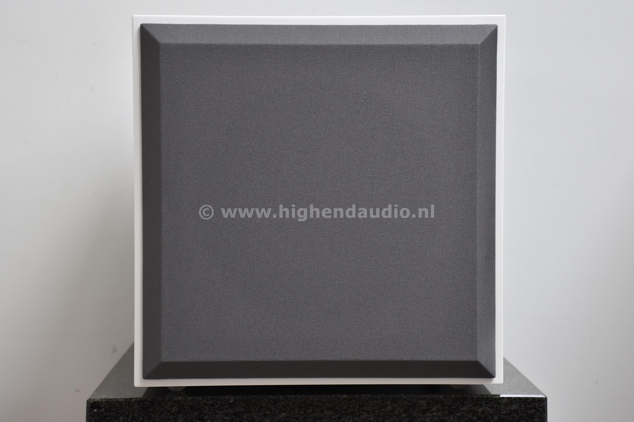 B&W-DB4S-22190014242-front_wm