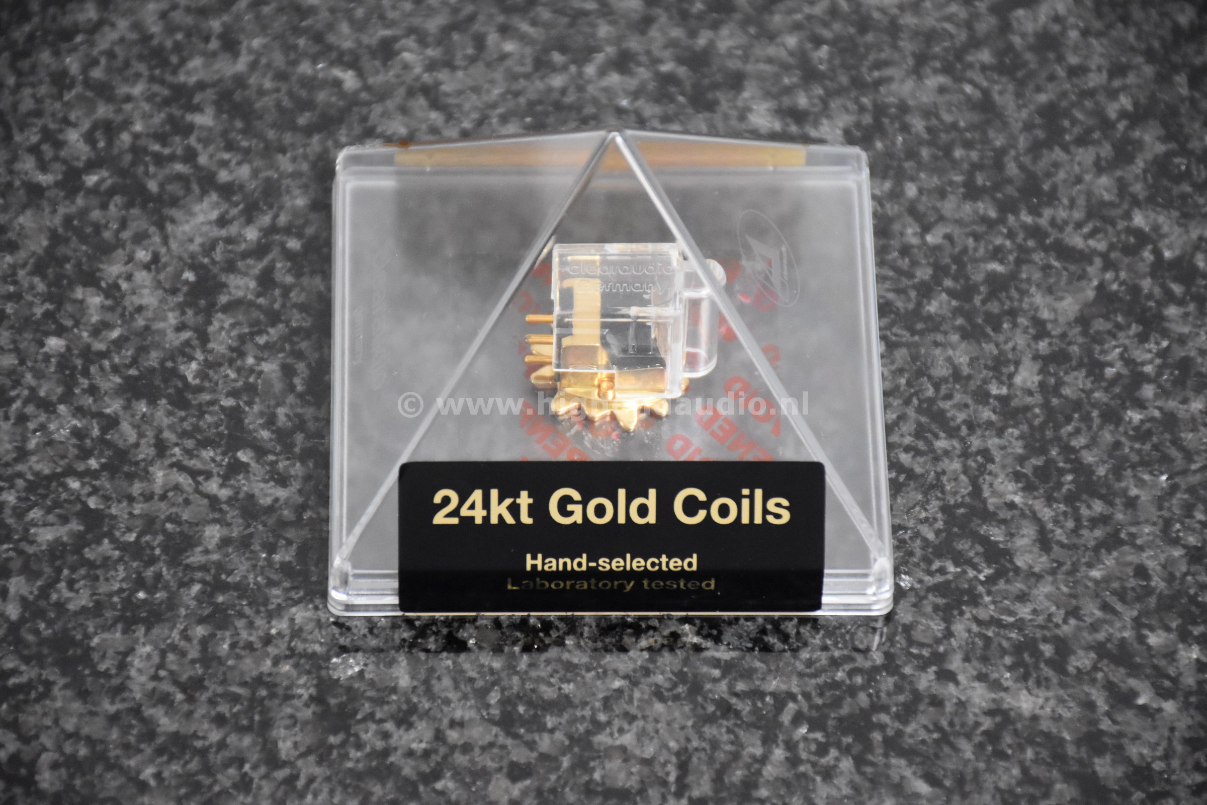 Clearaudio-GoldfingerStatementV2-11859-cartridgeinbox_wm
