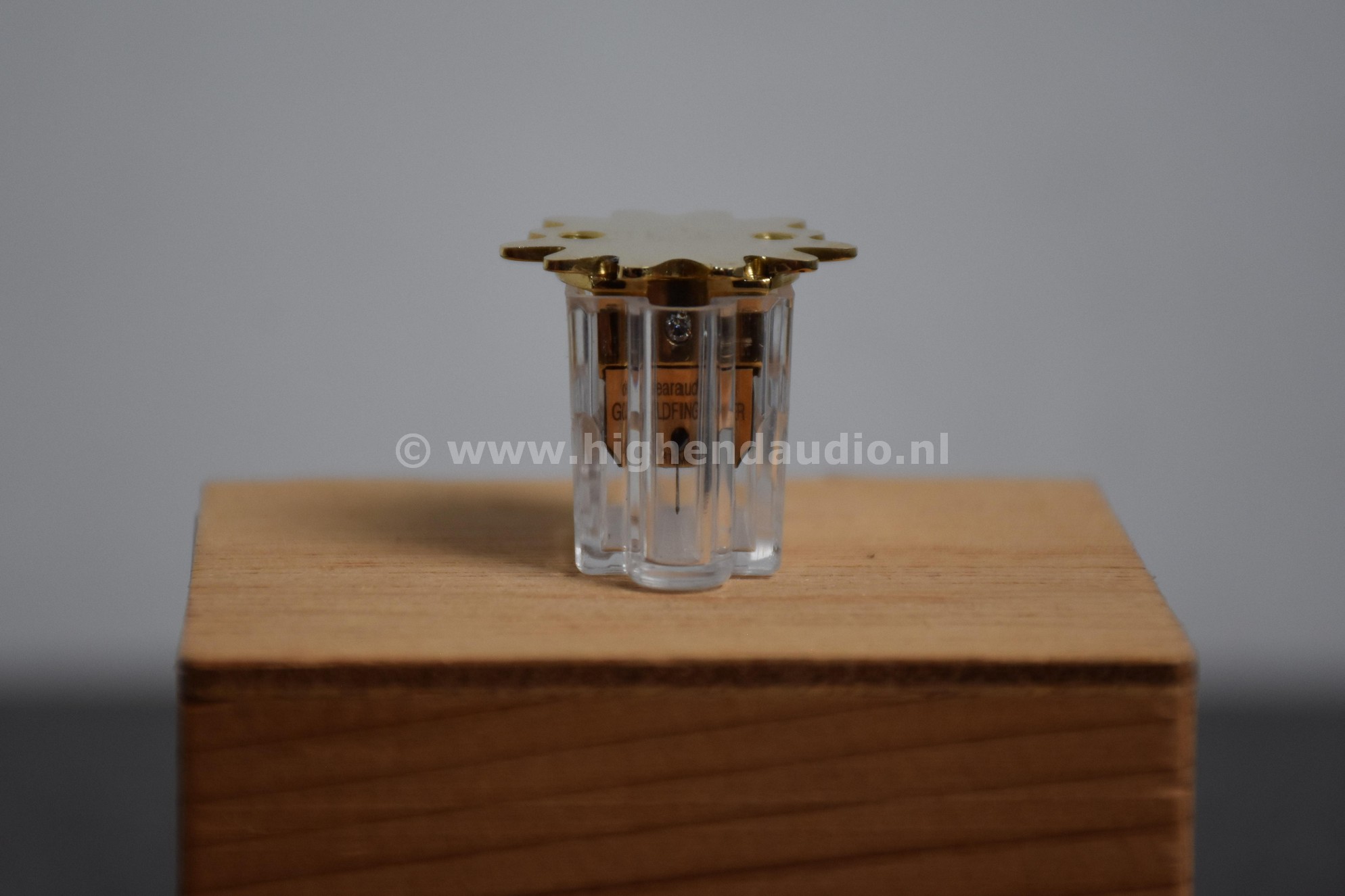 Clearaudio-GoldfingerStatementV2-11859-front_wm