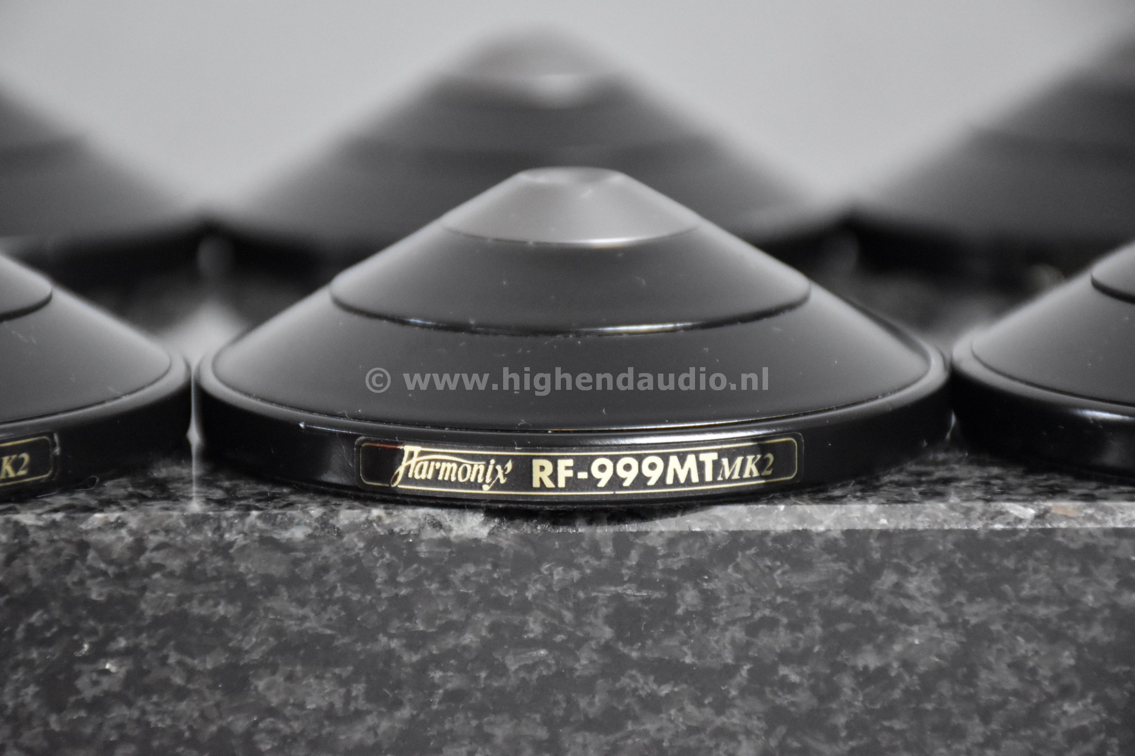 Harmonix-RF999MTMK2-eightunits-closeup_wm