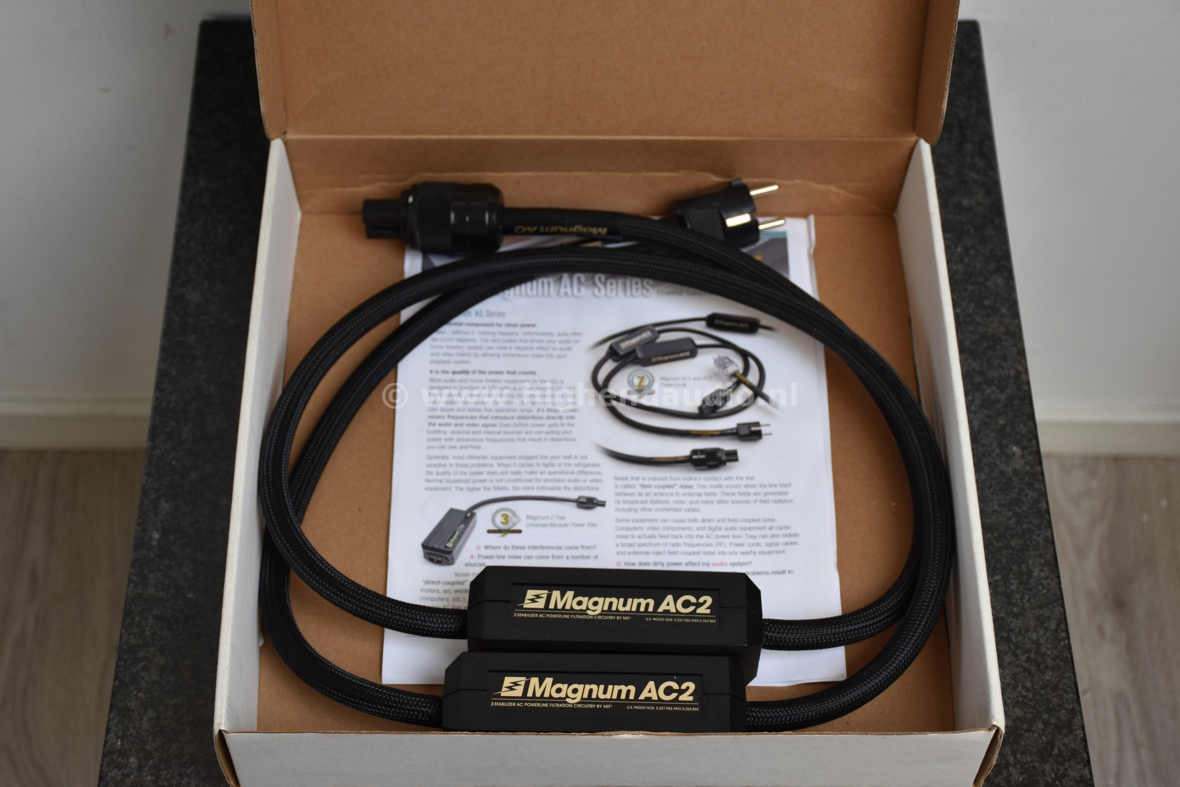 MIT-MagnumAC2-2m-cableinbox_wm
