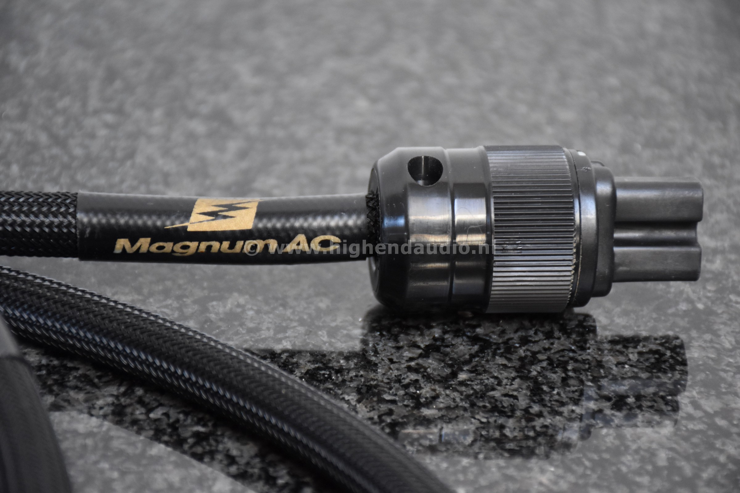 MIT-MagnumAC2-2m-detail2_wm