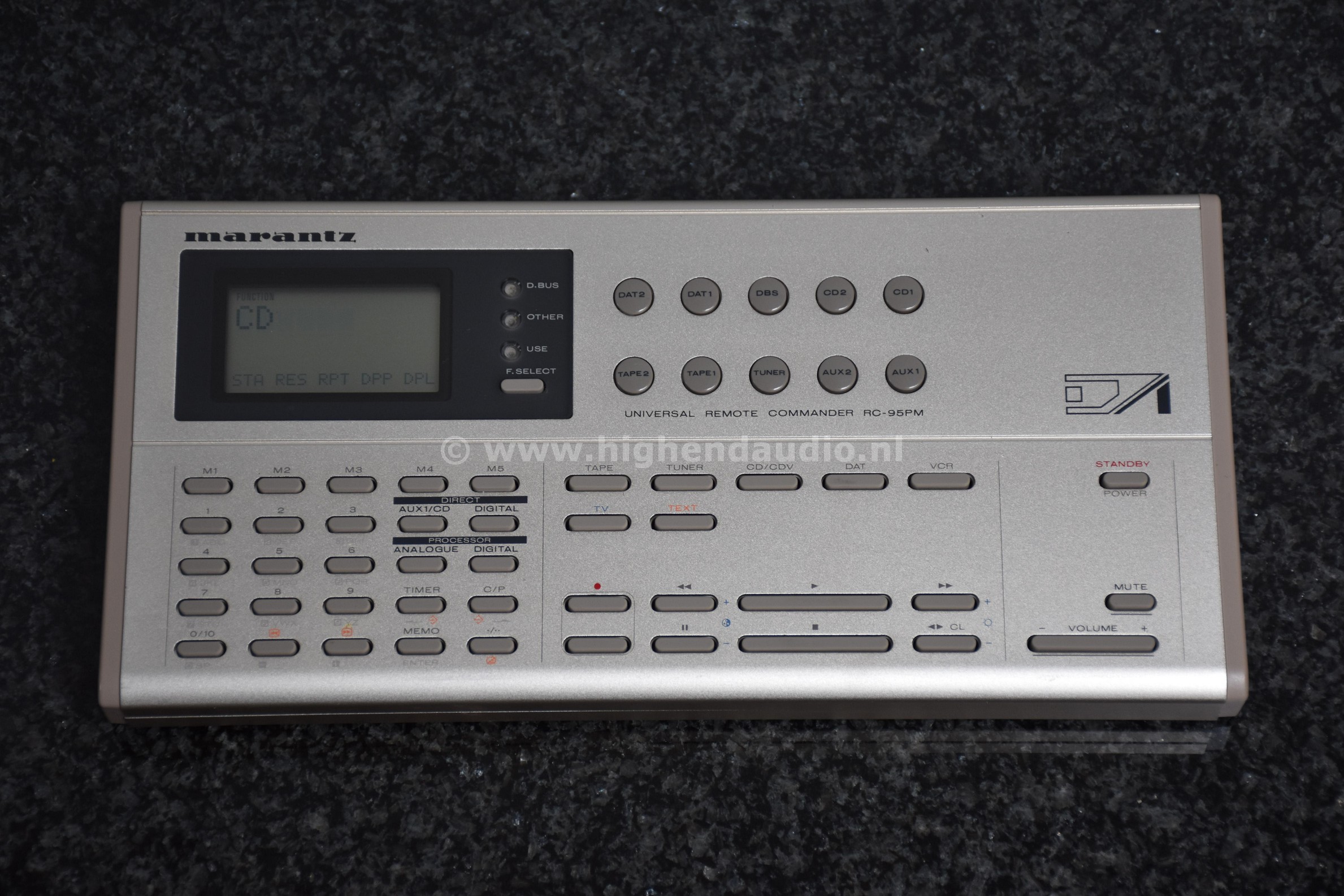 Marantz-CD12-DA12-MZ01924050075-III-remote_wm