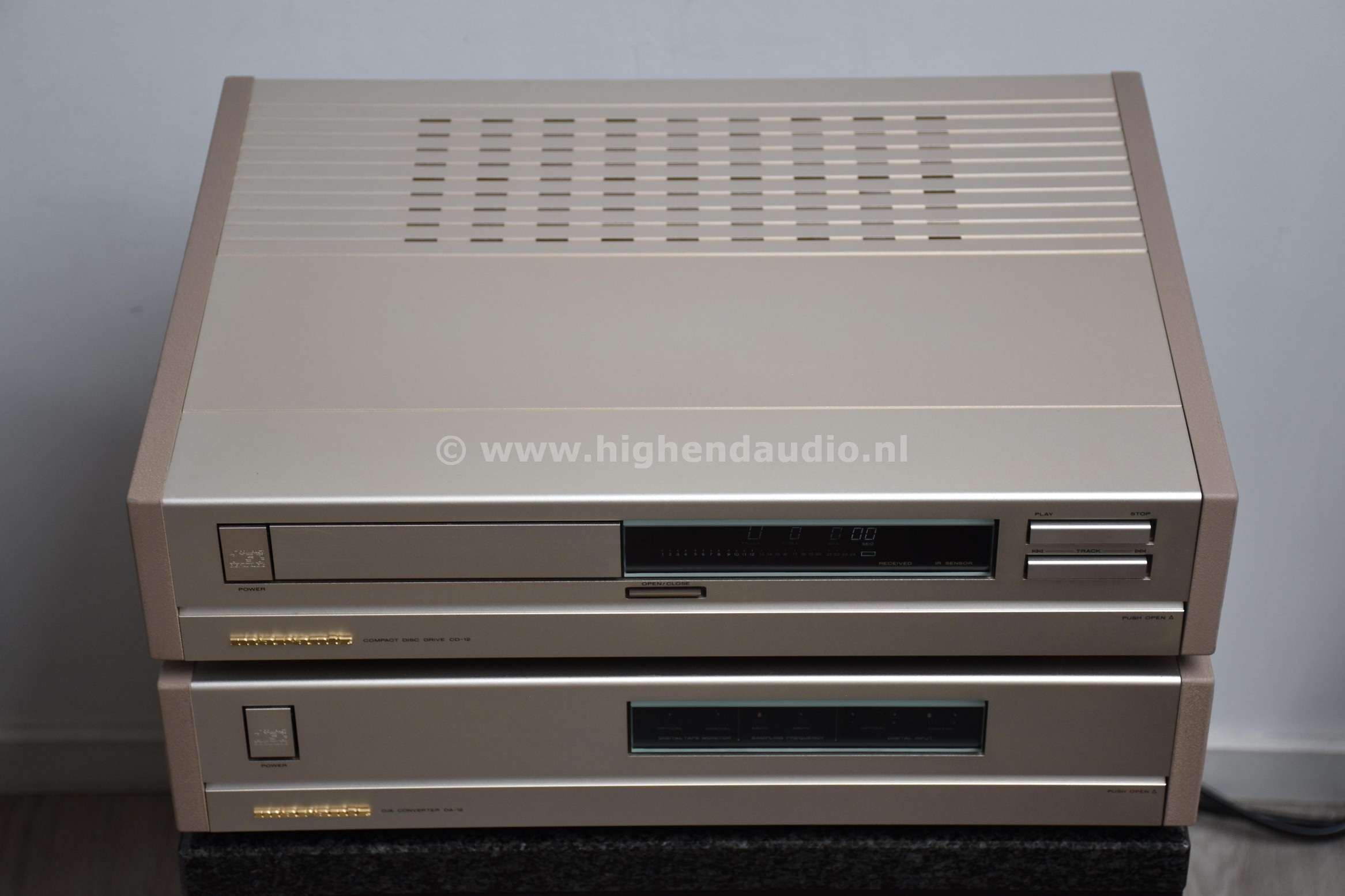 Marantz-CD12-DA12-MZ01924050075-III-top1_wm