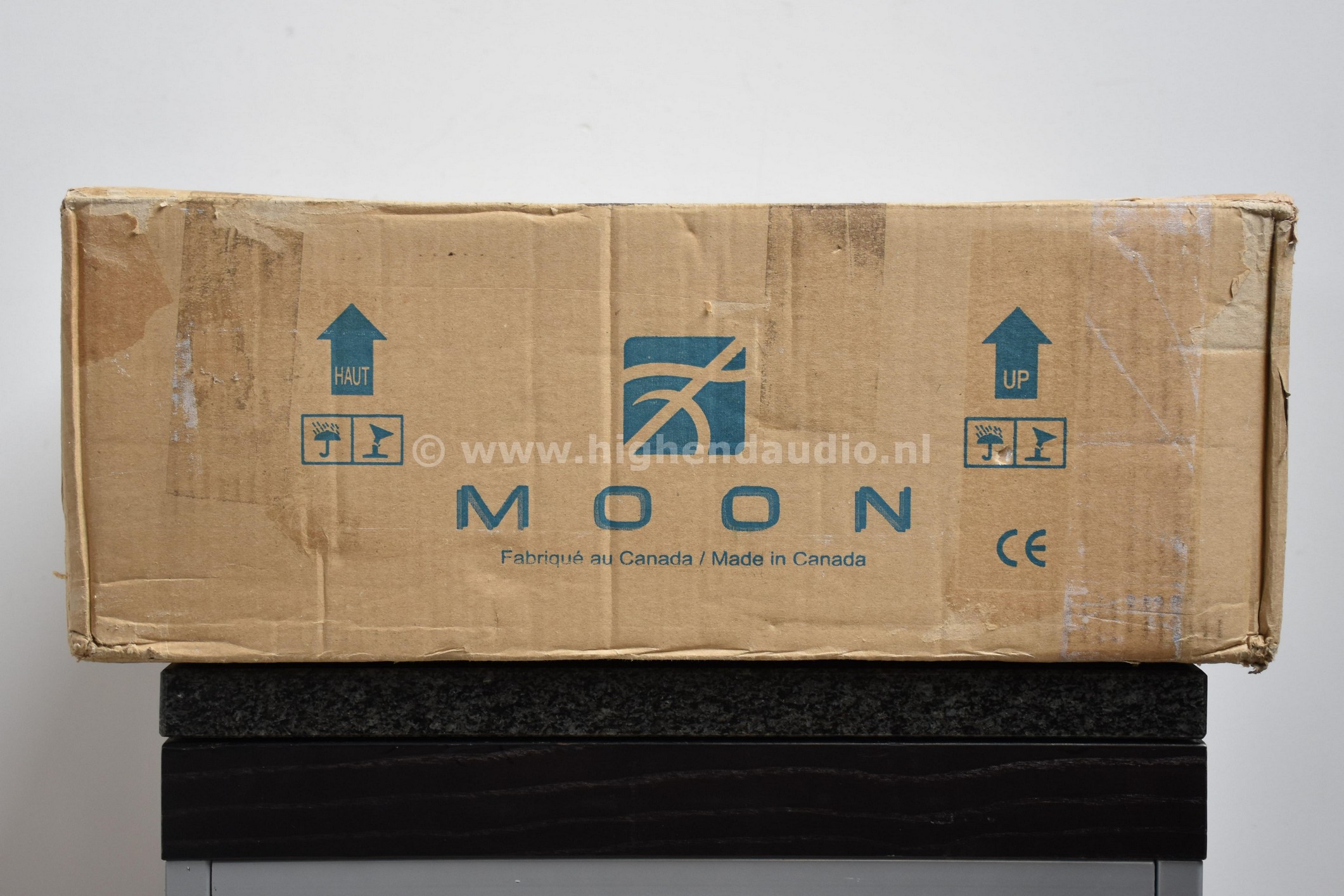 Moon-380D-Q8625778-box_wm