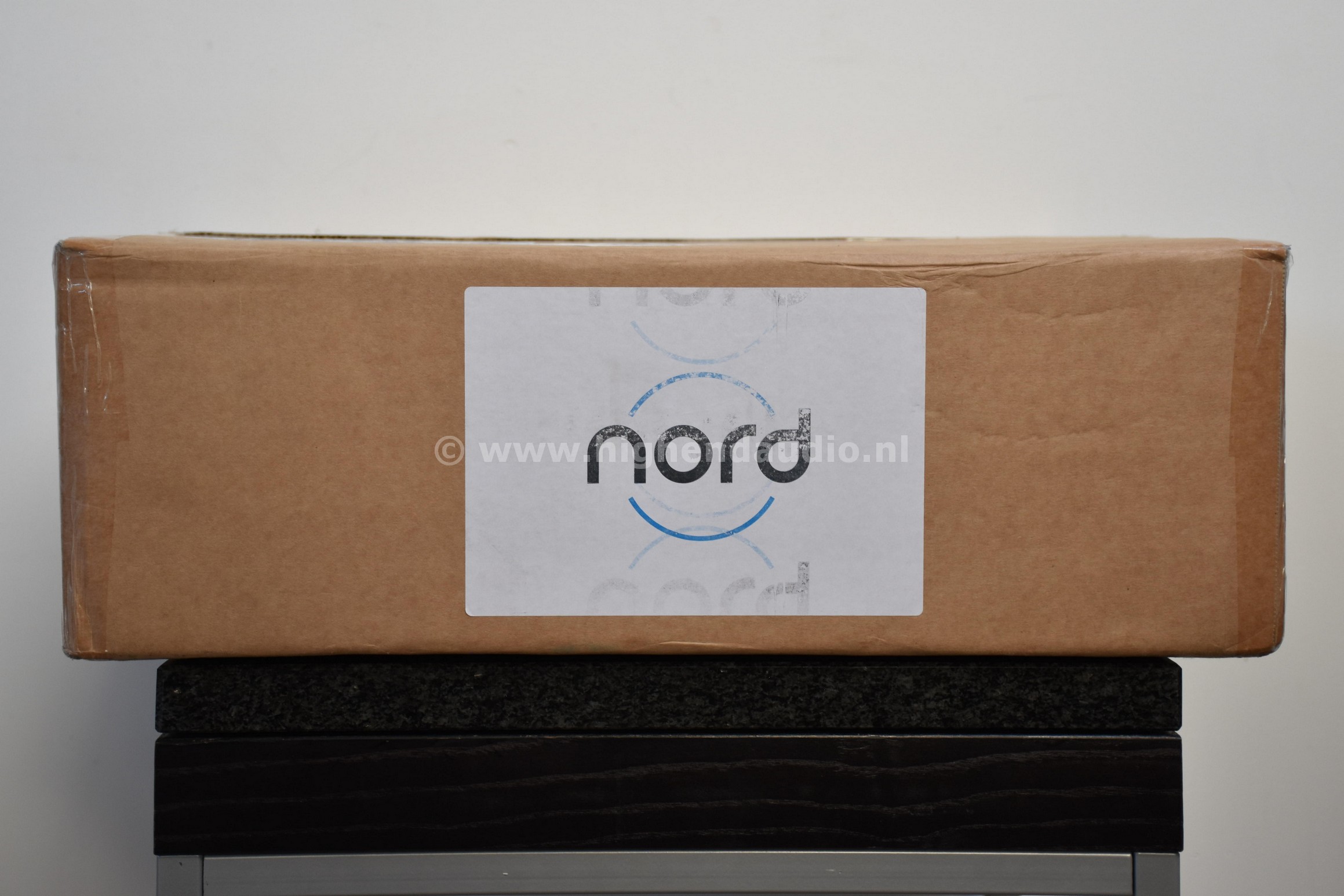 Nord-Three1ET400AST-2625-box_wm