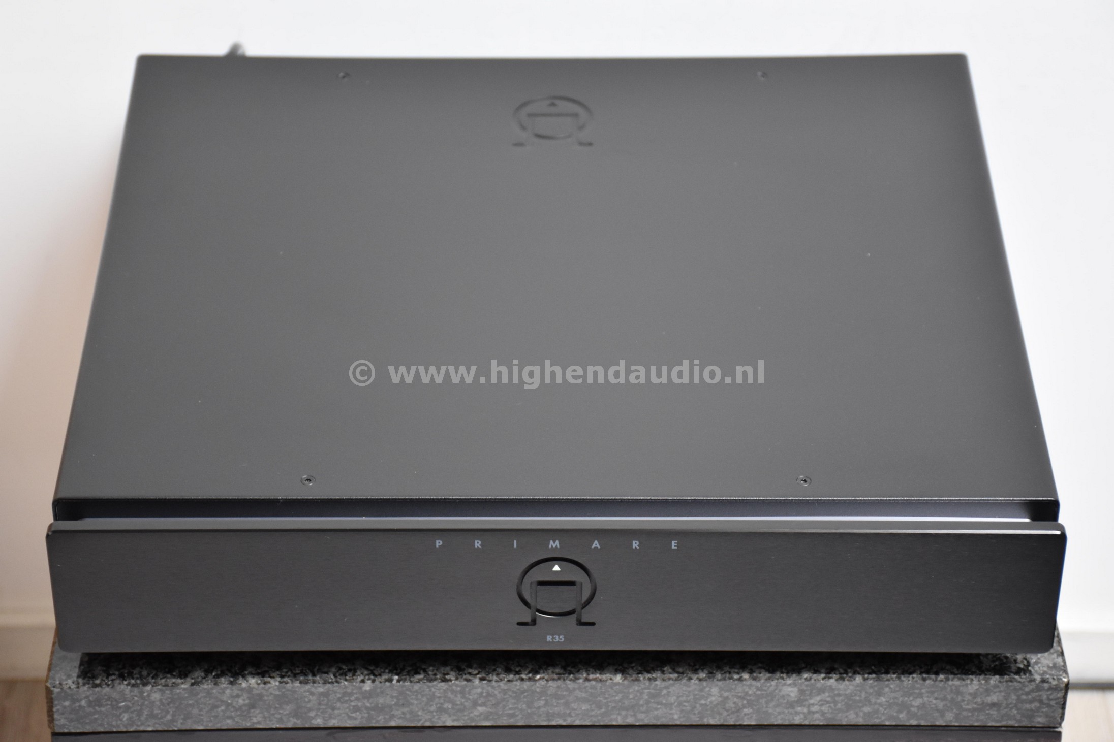 Primare-R35-6181352019-top_wm