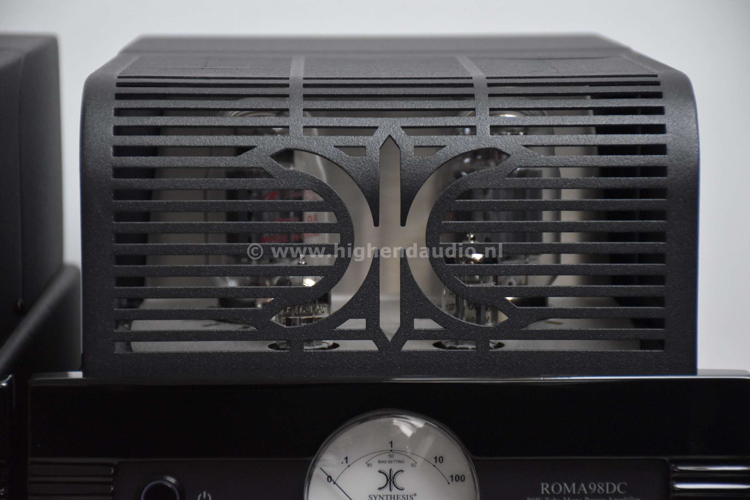 Synthesis-DC98-S112020116305-S112020117305-cagecloseup_wm