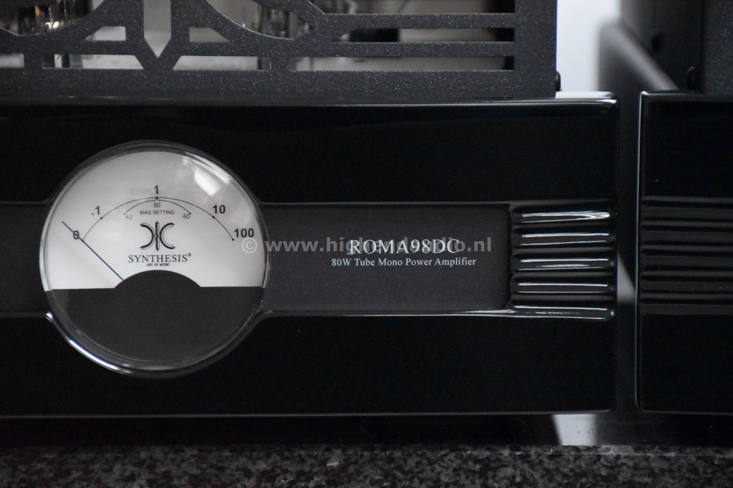 Synthesis-DC98-S112020116305-S112020117305-frontcloseup_wm