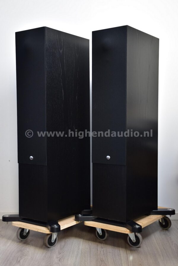 Linn Akurate 242 -with upgraded stands-